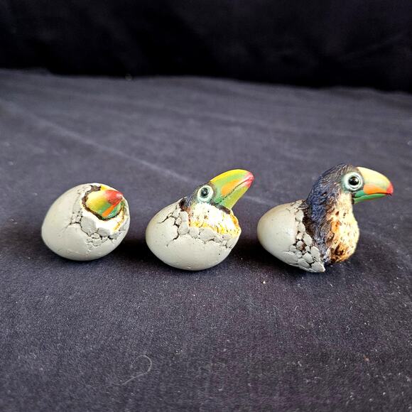 Three Hatching Toucan Babies Clay Figurines Signed HFM - Picture 1 of 7